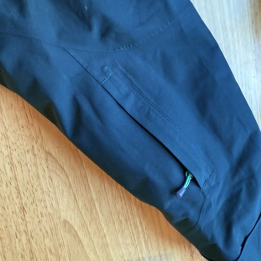Outdoor Research Aqua and Black Ski Jacket - Picture 8 of 16